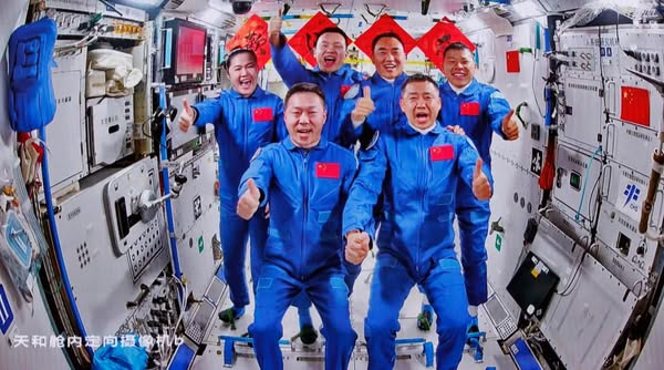 Espace: retour sur Terre de trois astronautes chinois après six mois dans la station spatiale Tiangong
