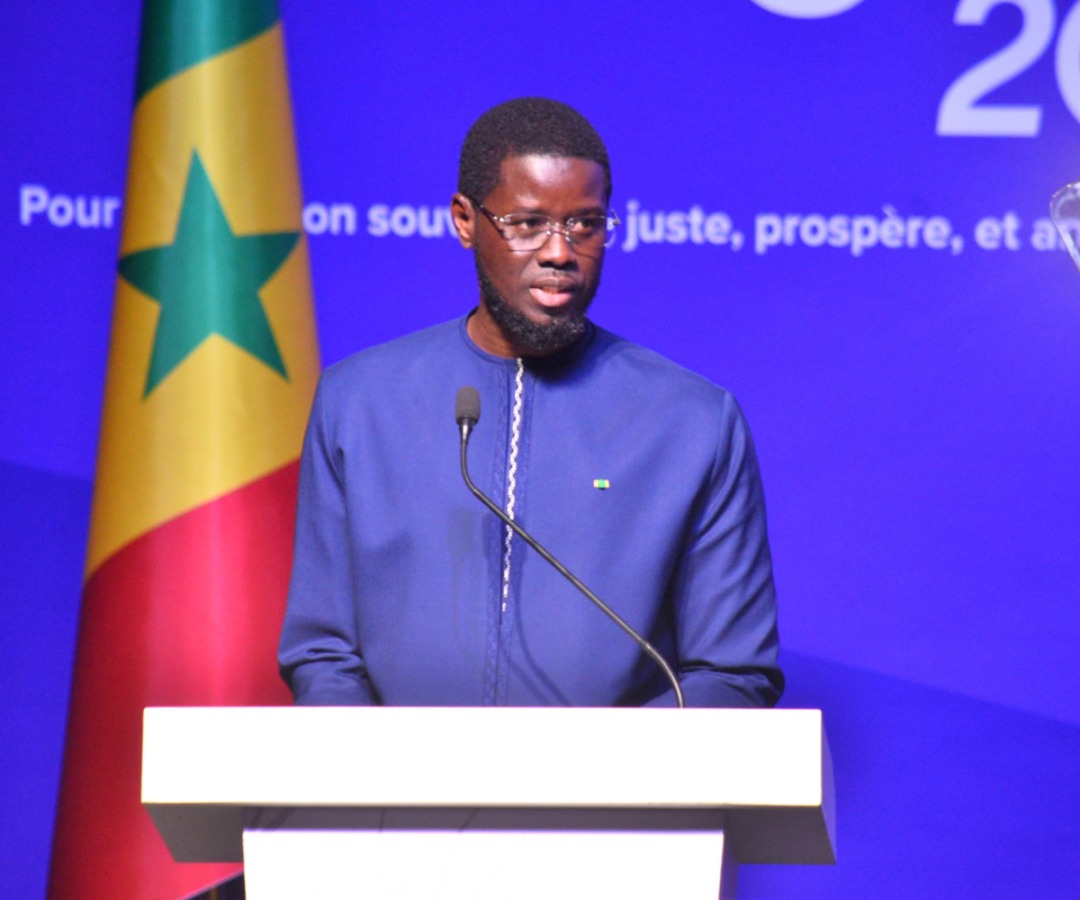 CONFÉRENCE NATIONALE SUR L’EMPLOI | LE PRÉSIDENT DIOMAYE FAYE EN PREMIÈRE LIGNE POUR UNE POLITIQUE D’EMPLOI SOUVERAINE ET INCLUSIVE