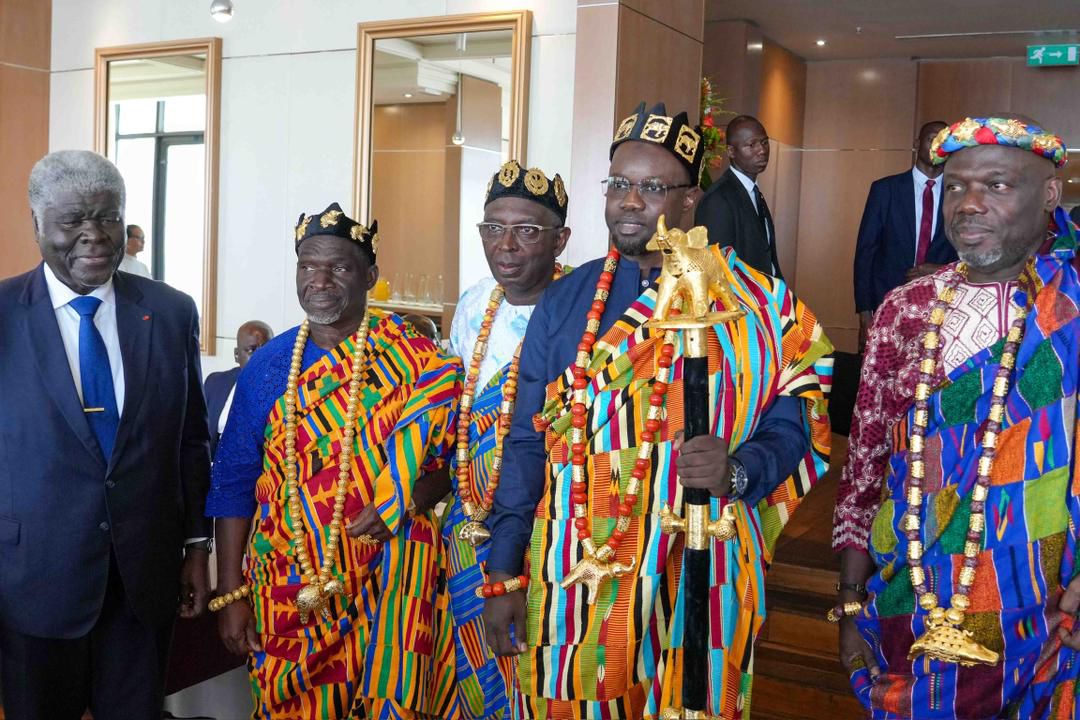 En viste de travail en Côte d&rsquo;Ivoire : Ousmane Sonko couronné par son homologue ivoirien (image)